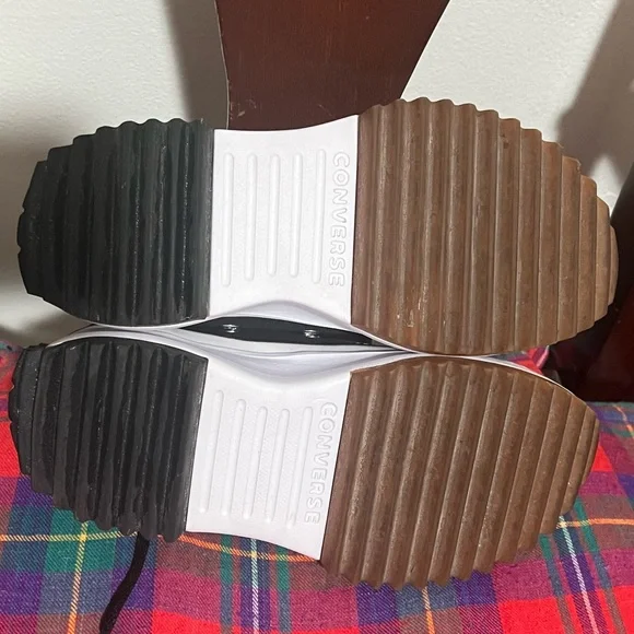 Great condition Converse Black and White Women's Sneakers - Picture 7 of 14